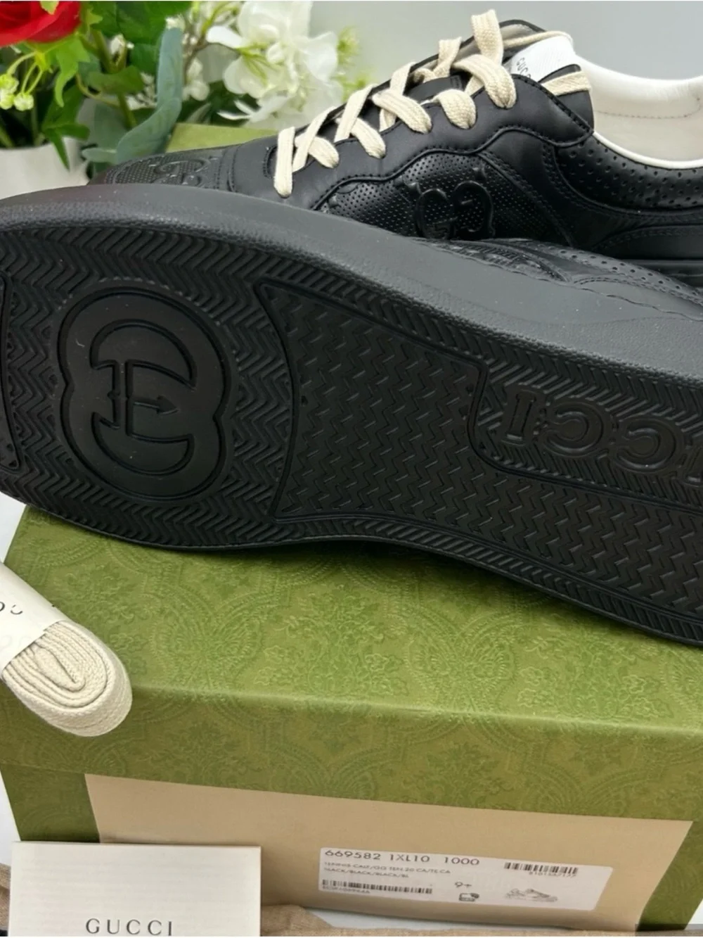 Gucci GG embossed Leather sneakers size 10 US made in Italy